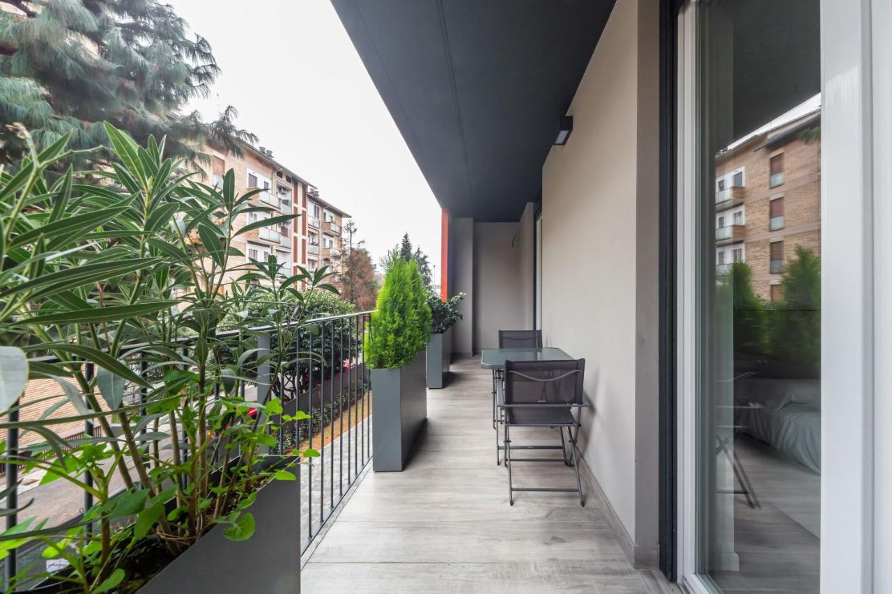 Comfy Apt With Private Parking & Balcony มิลาน ภายนอก รูปภาพ