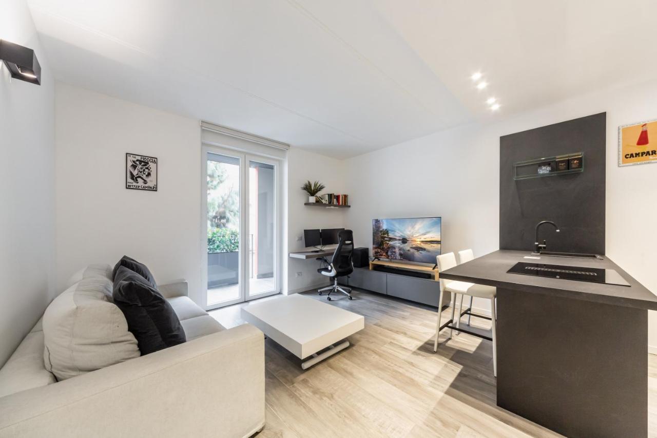 Comfy Apt With Private Parking & Balcony มิลาน ภายนอก รูปภาพ